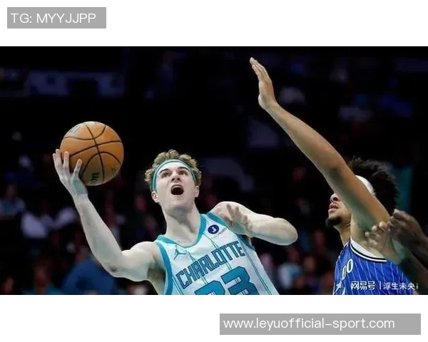 新秀卡尔克布伦纳半场表现抢眼2中2斩获8分3篮板1抢断1盖帽